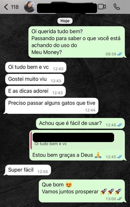 Print de conversa no WhatsApp em que Juliana conta como está sendo usar o MeuMoney